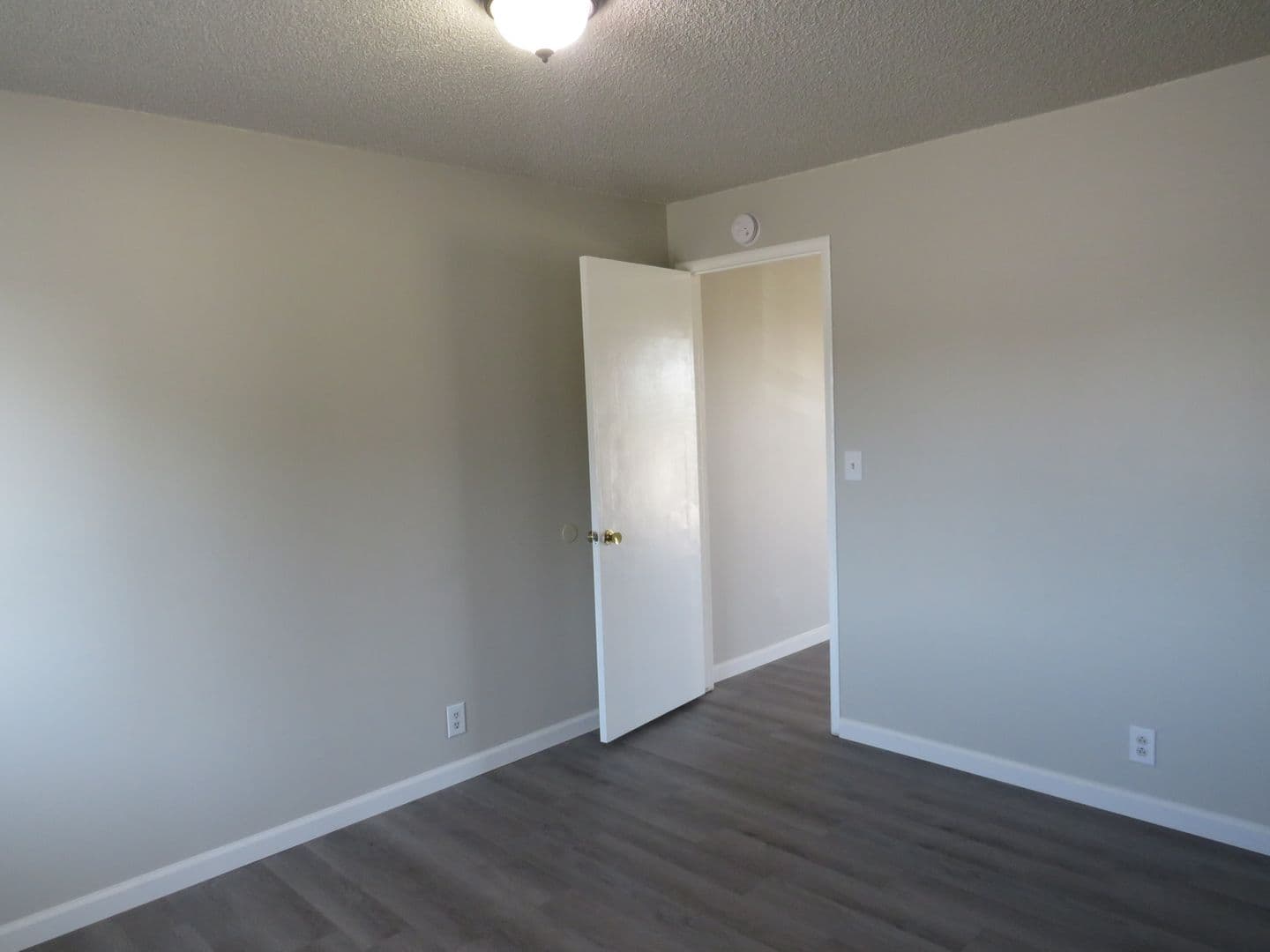 Willows Apartment: 337 N. Merrill Ave