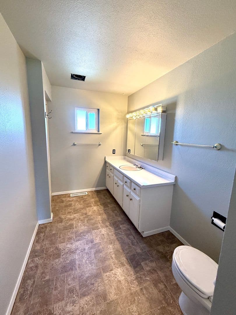 Willows House: 7498 Highway 162