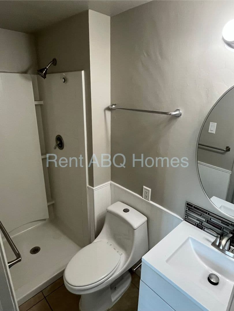 Albuquerque House: 5812 Aztec Rd NE