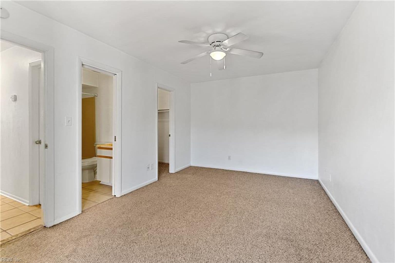 Virginia Beach House: 622 Pinewood Drive