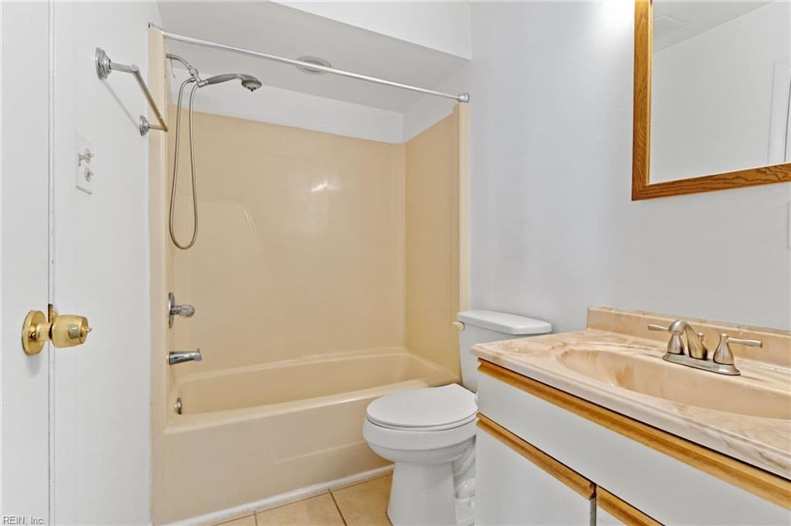 Virginia Beach House: 622 Pinewood Drive