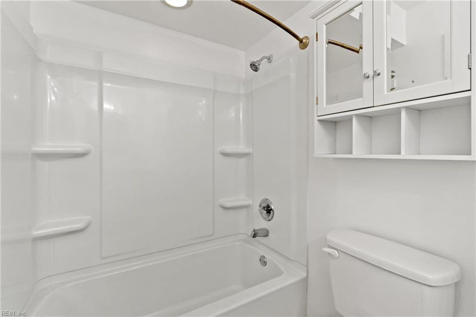 Virginia Beach House: 622 Pinewood Drive