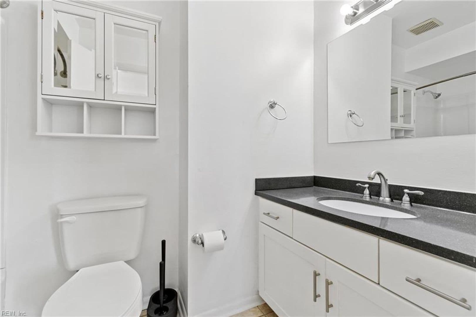 Virginia Beach House: 622 Pinewood Drive