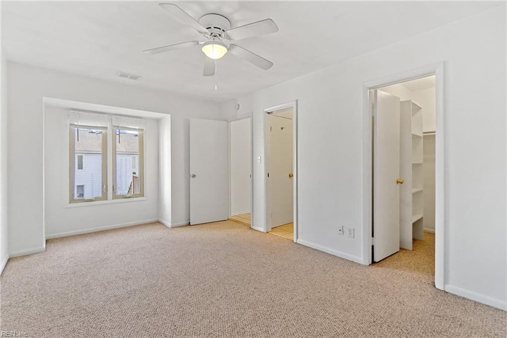 Virginia Beach House: 622 Pinewood Drive
