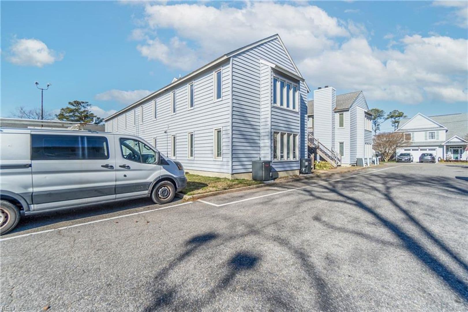 Virginia Beach House: 622 Pinewood Drive