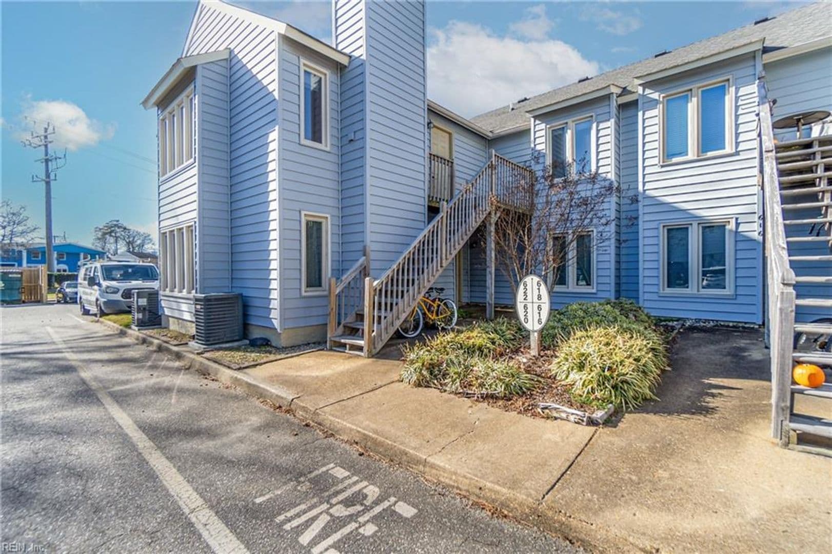 Virginia Beach House: 622 Pinewood Drive