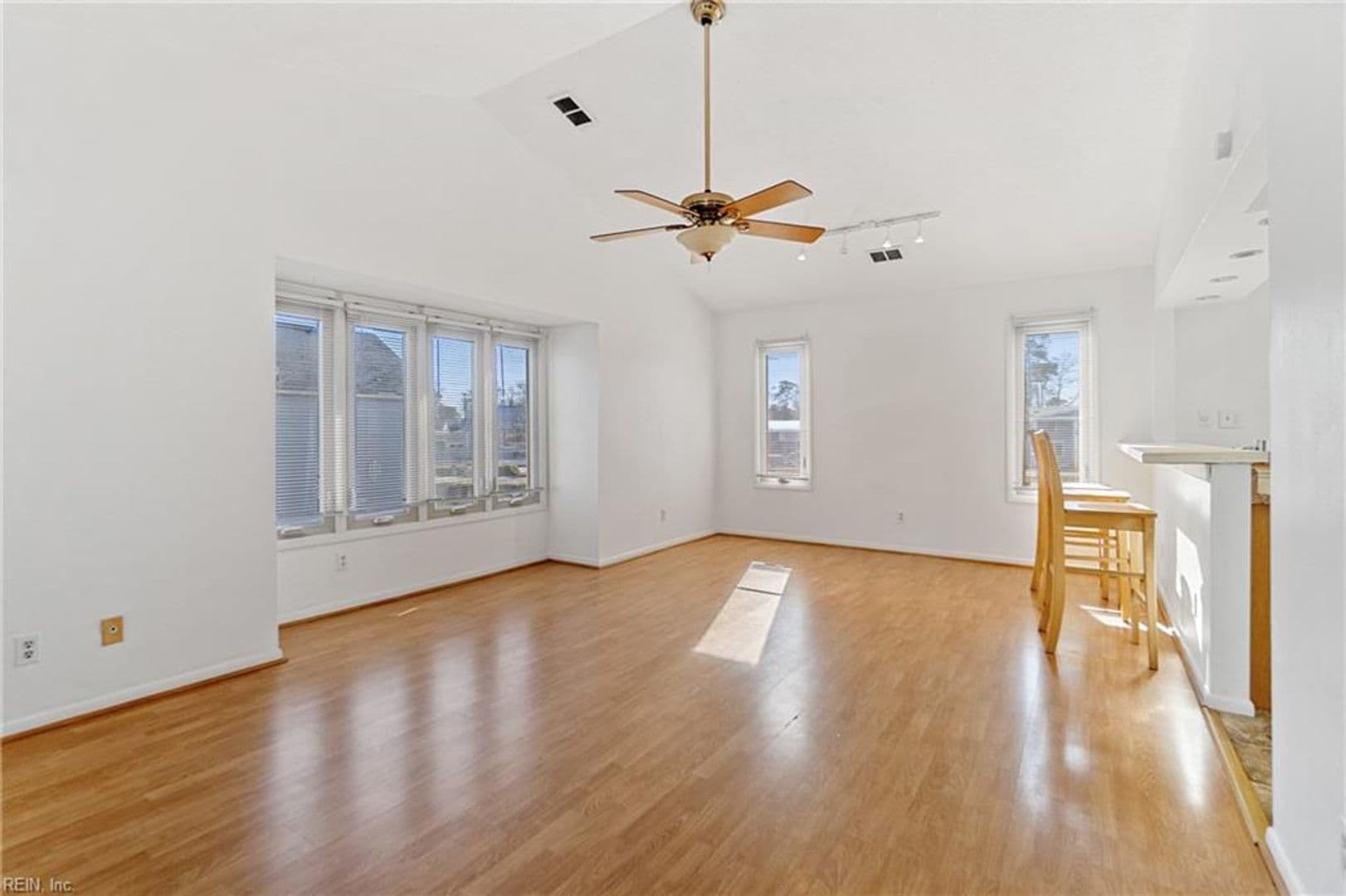 Virginia Beach House: 622 Pinewood Drive