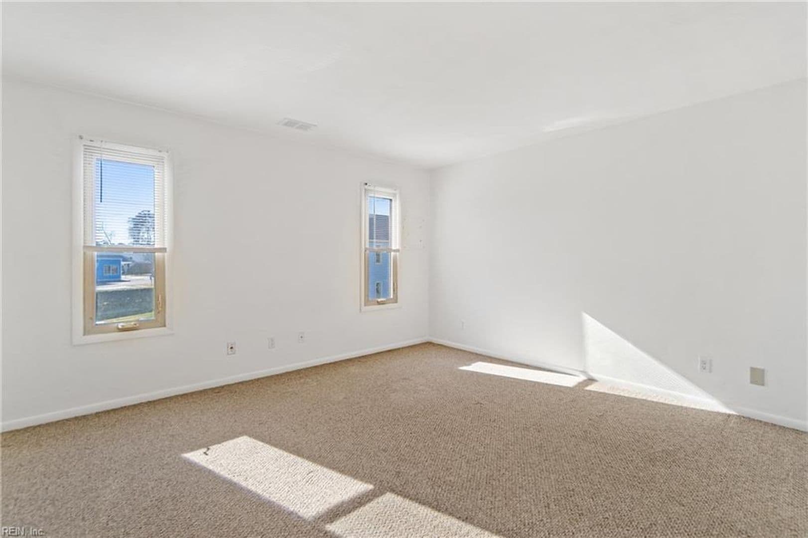 Virginia Beach House: 622 Pinewood Drive