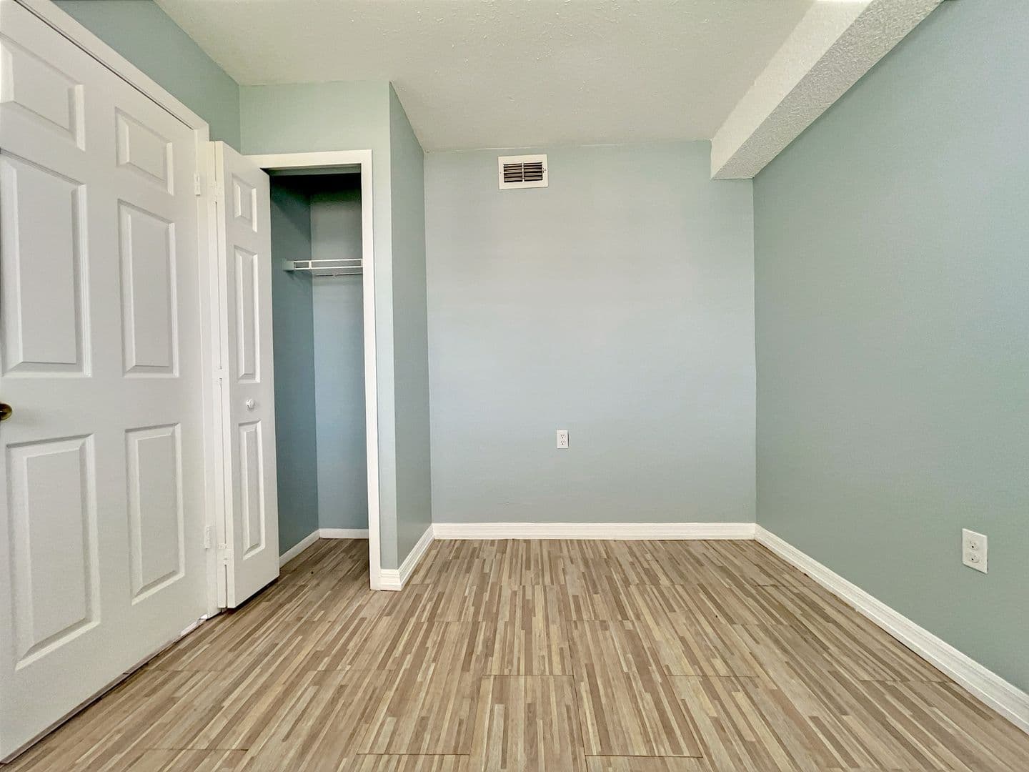 Orlando Condo: 865 Sky Lake Circle Apt. D