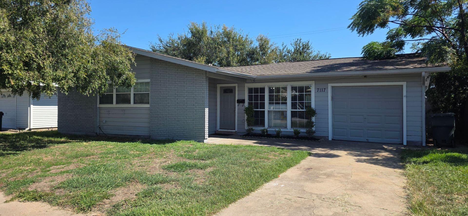 Galveston House: 7117 Poplar