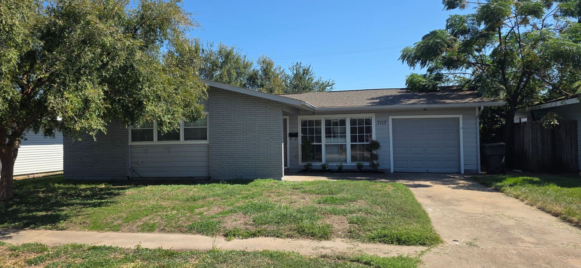 Galveston House: 7117 Poplar