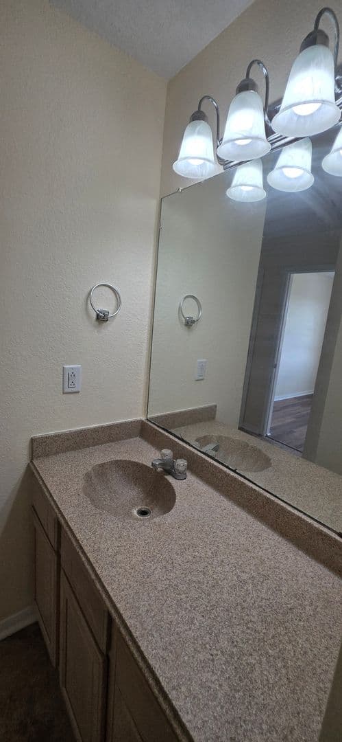 Jamaica Beach Apartment: 16506 Blackbeard Rd