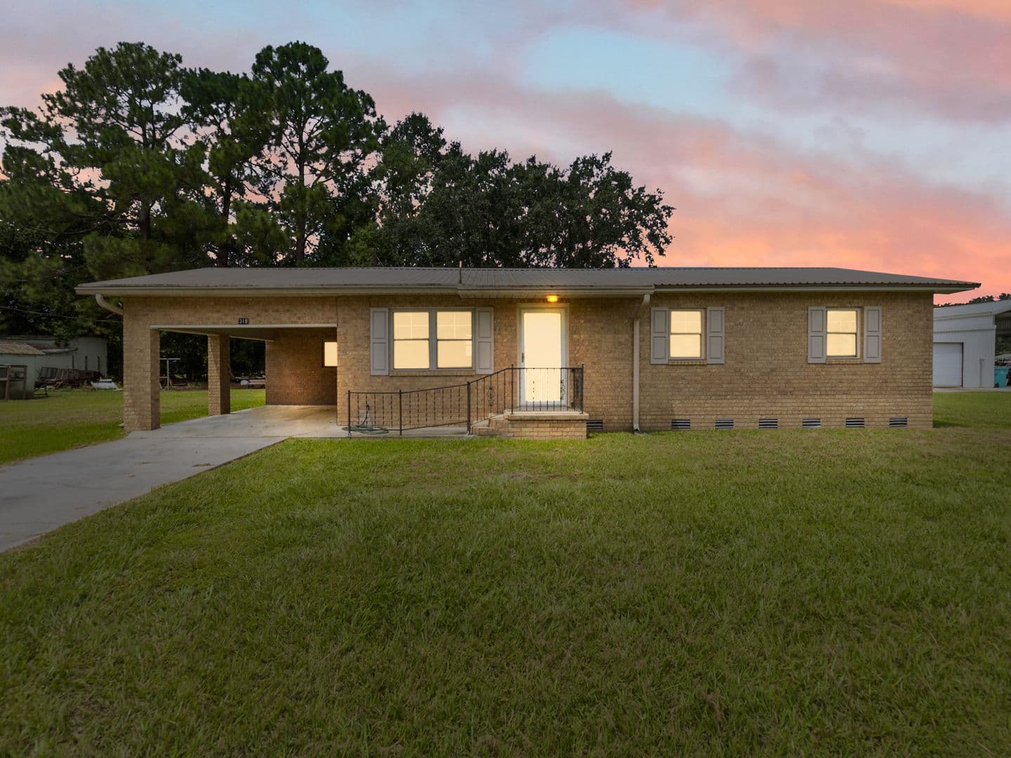 Arnaudville House: 319 W Railroad Ave