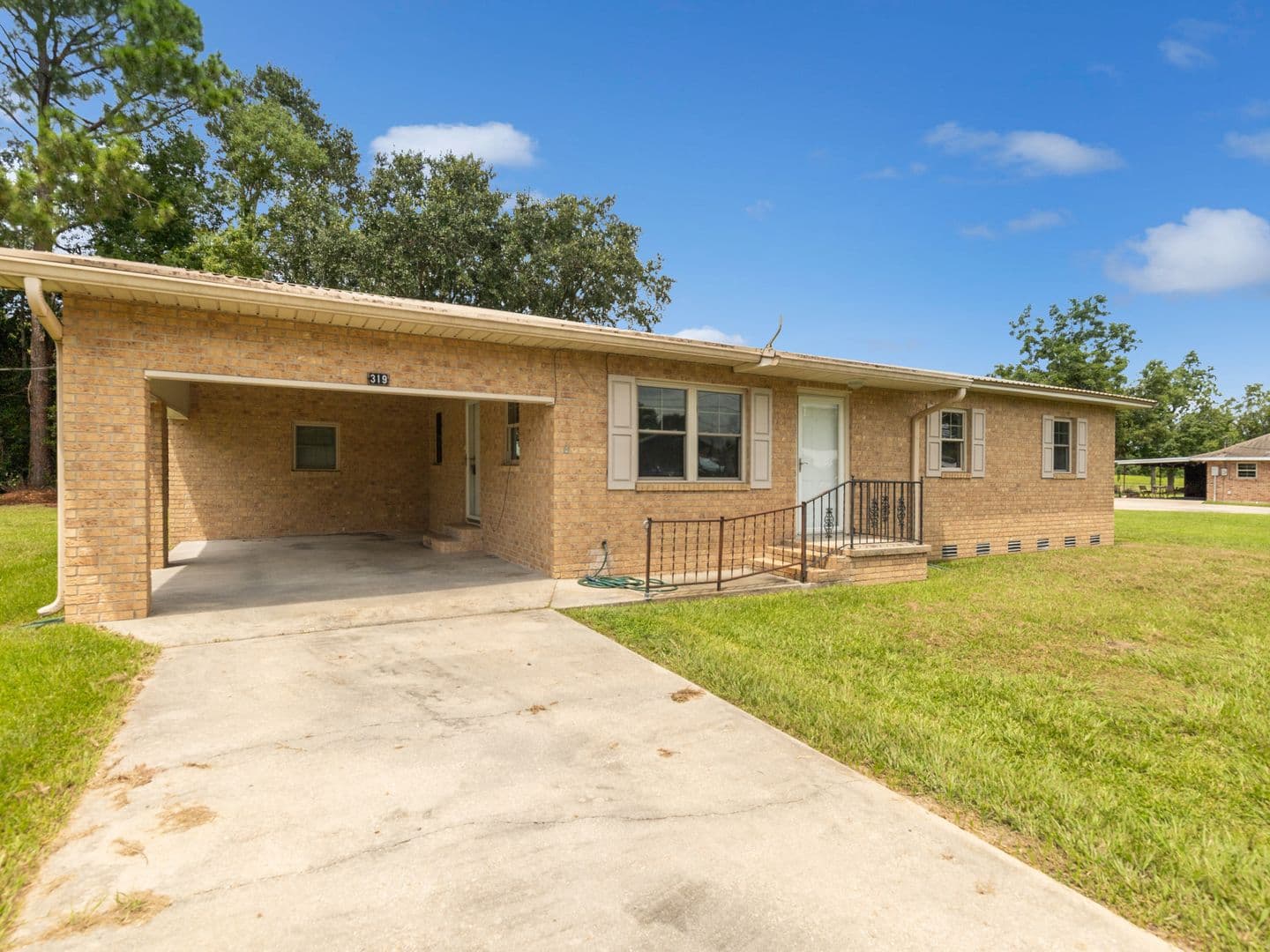 Arnaudville House: 319 W Railroad Ave