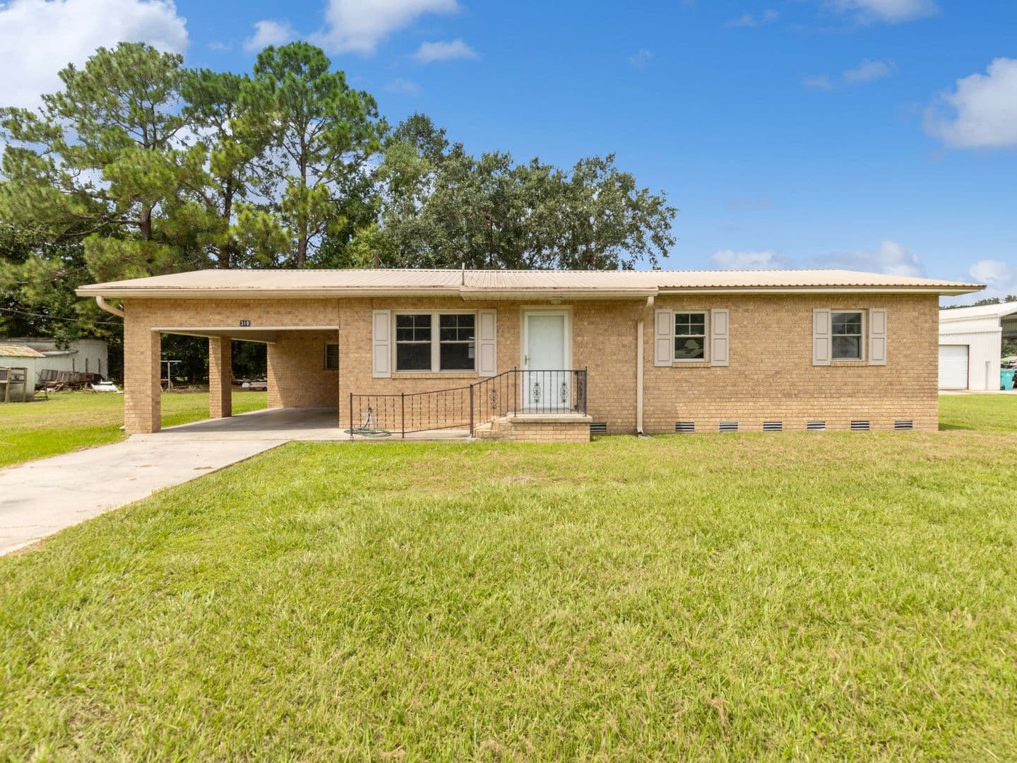 Arnaudville House: 319 W Railroad Ave