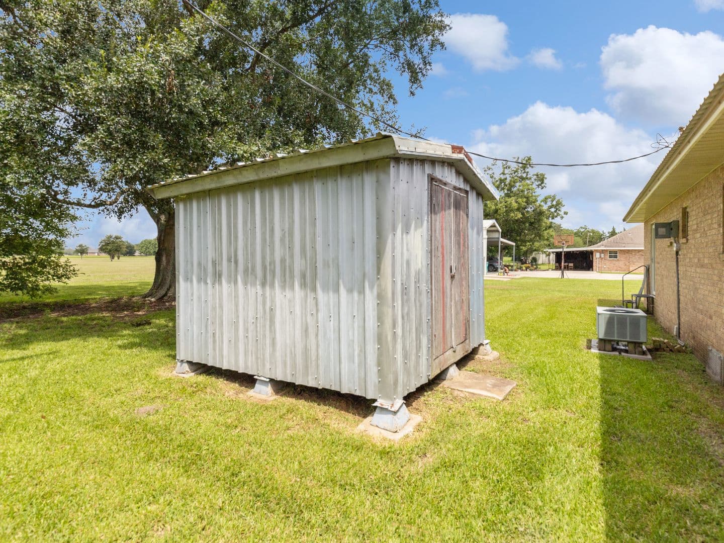Arnaudville House: 319 W Railroad Ave