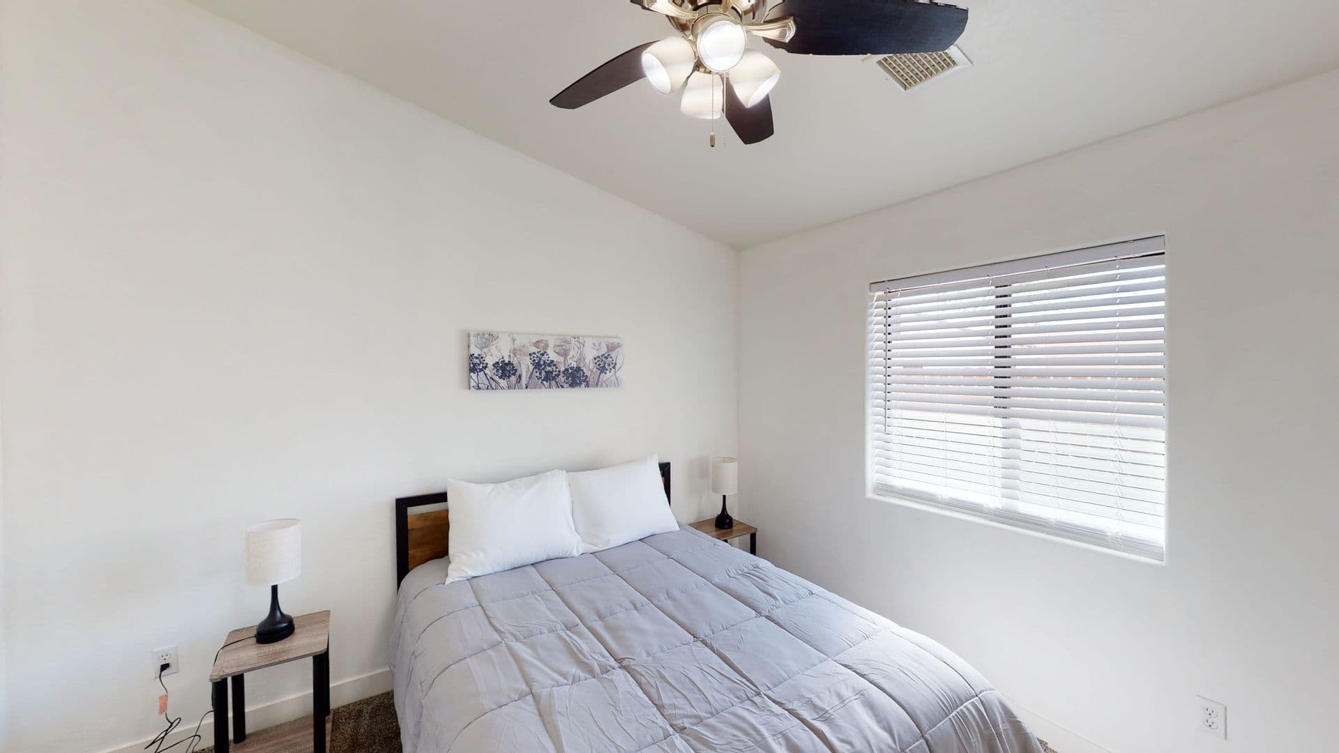 Show Low Multiplex: 561 N 10th Place