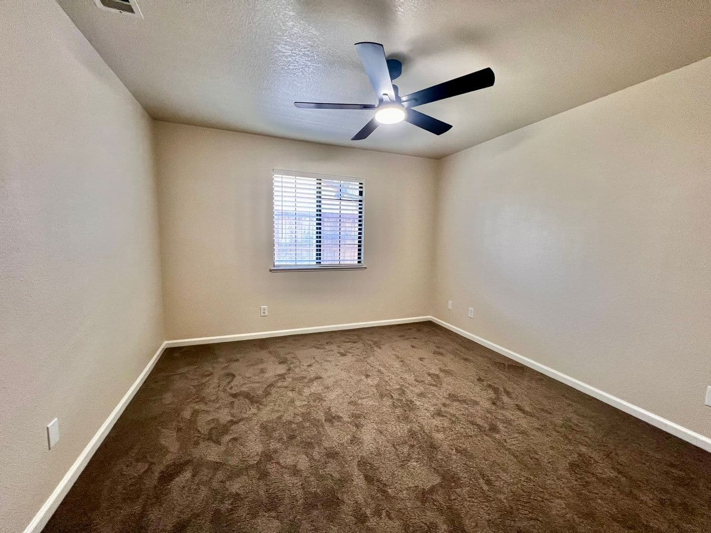 Manteca House: 1695 Klondike Way