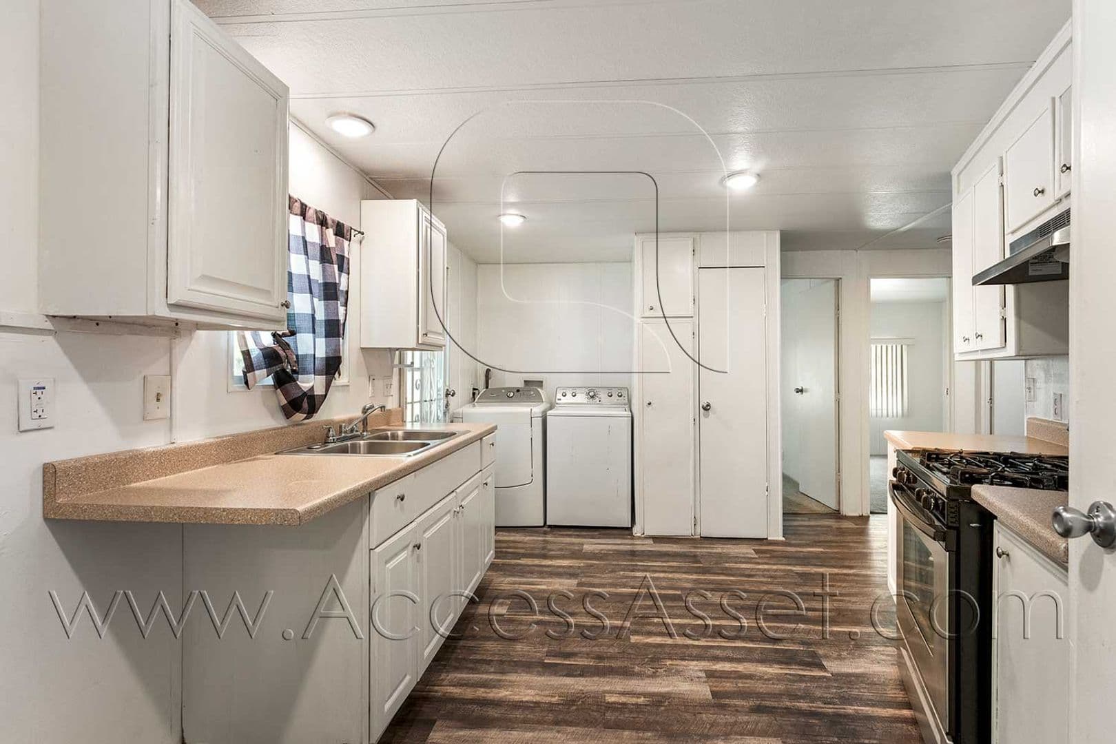 Lake Elsinore House: 32889 Brechtel St