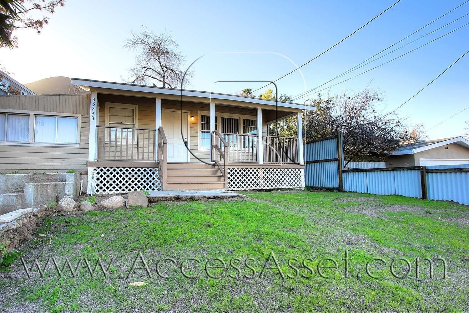 Lake Elsinore House: 33243 Gillette St.