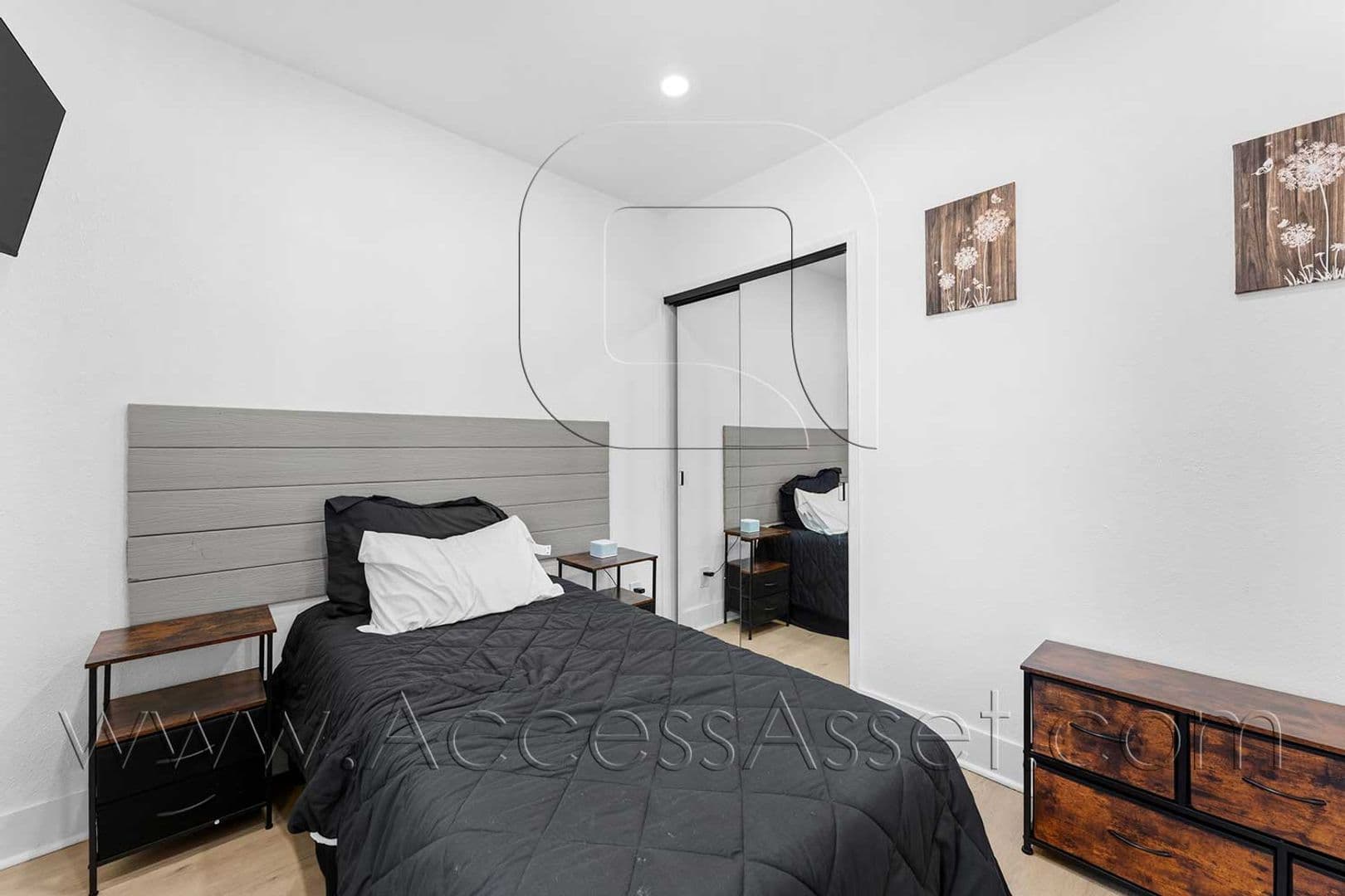 Riverside House: 434 Highland Ave