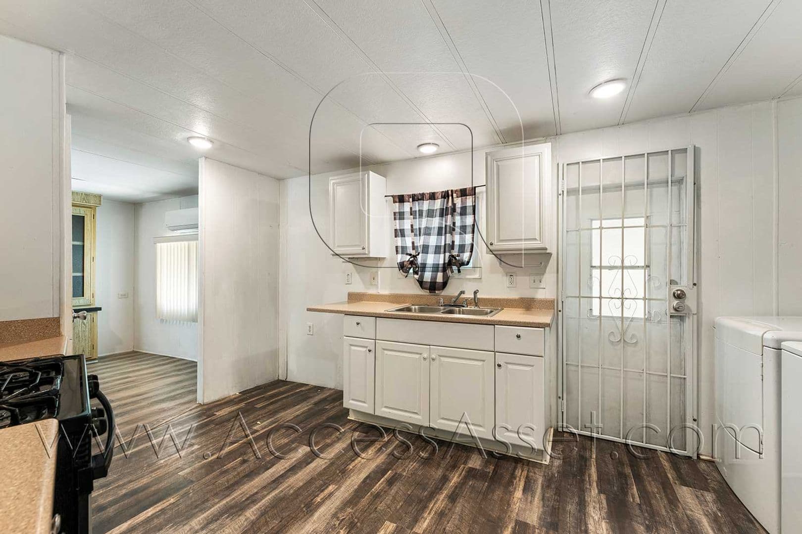 Lake Elsinore House: 32889 Brechtel St