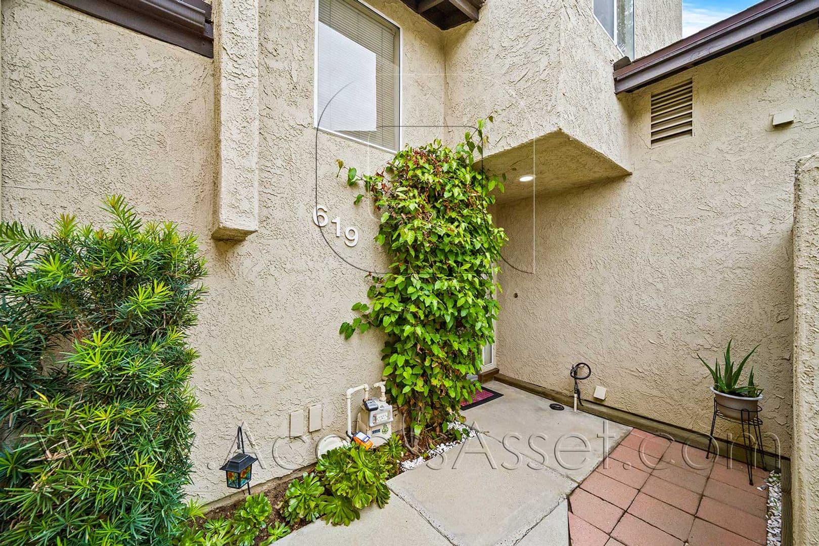 Lake Elsinore House: 619 Parkview Drive