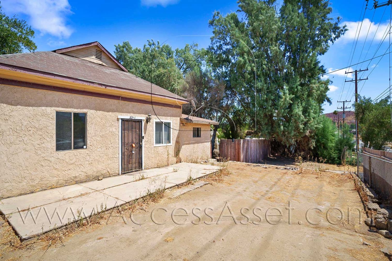 Lake Elsinore Apartment: 307 W Sumner Ave.