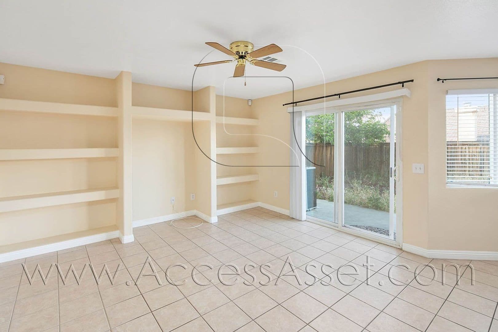 Hesperia House: 9383 Dragon Tree Drive
