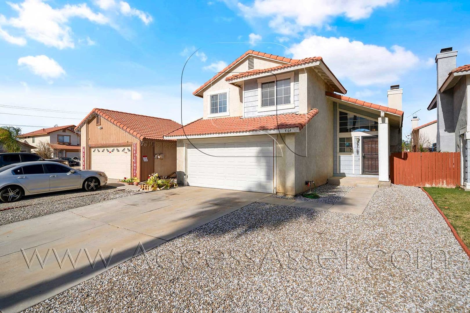 Perris House: 464 E Jarvis St