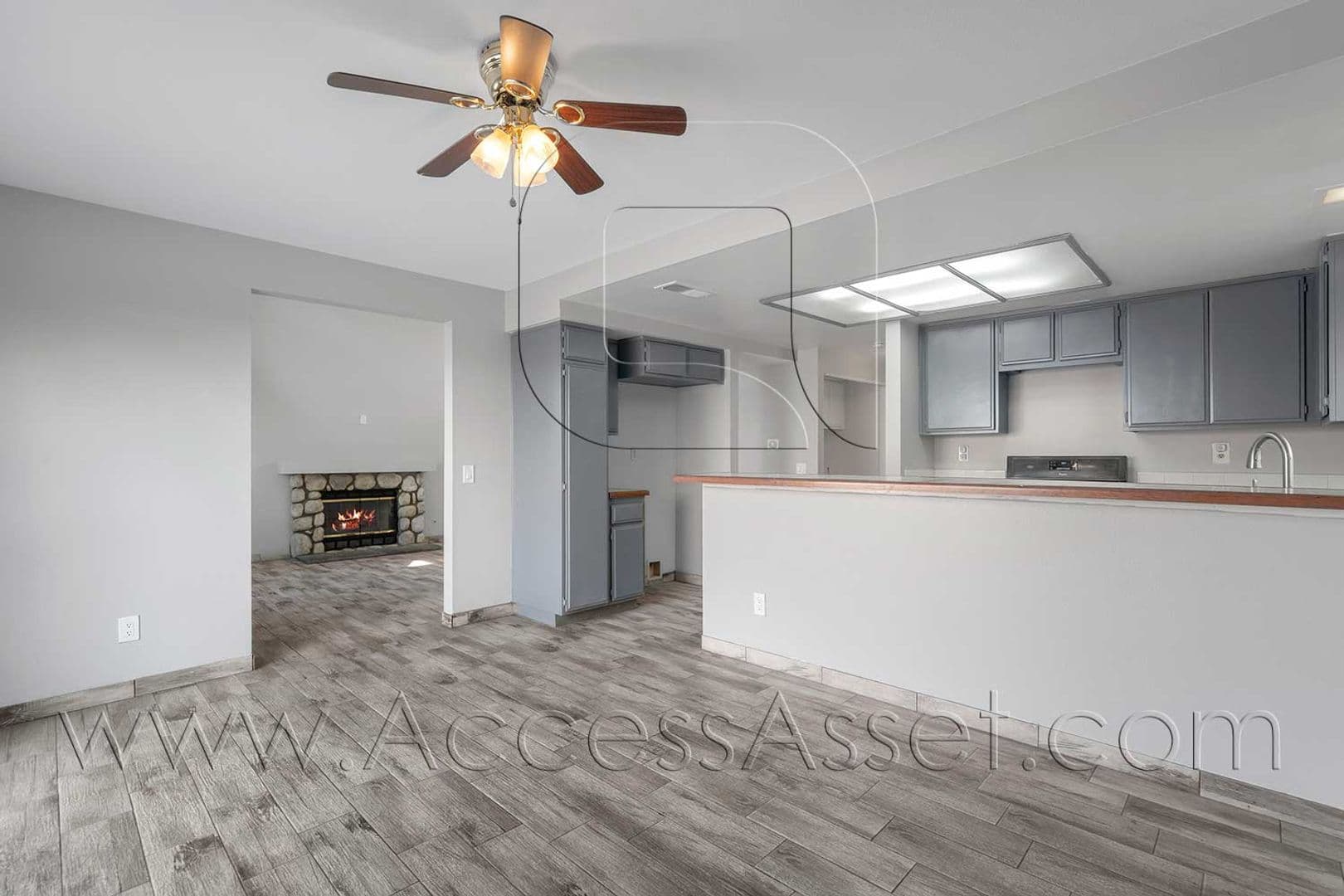 Perris House: 464 E Jarvis St