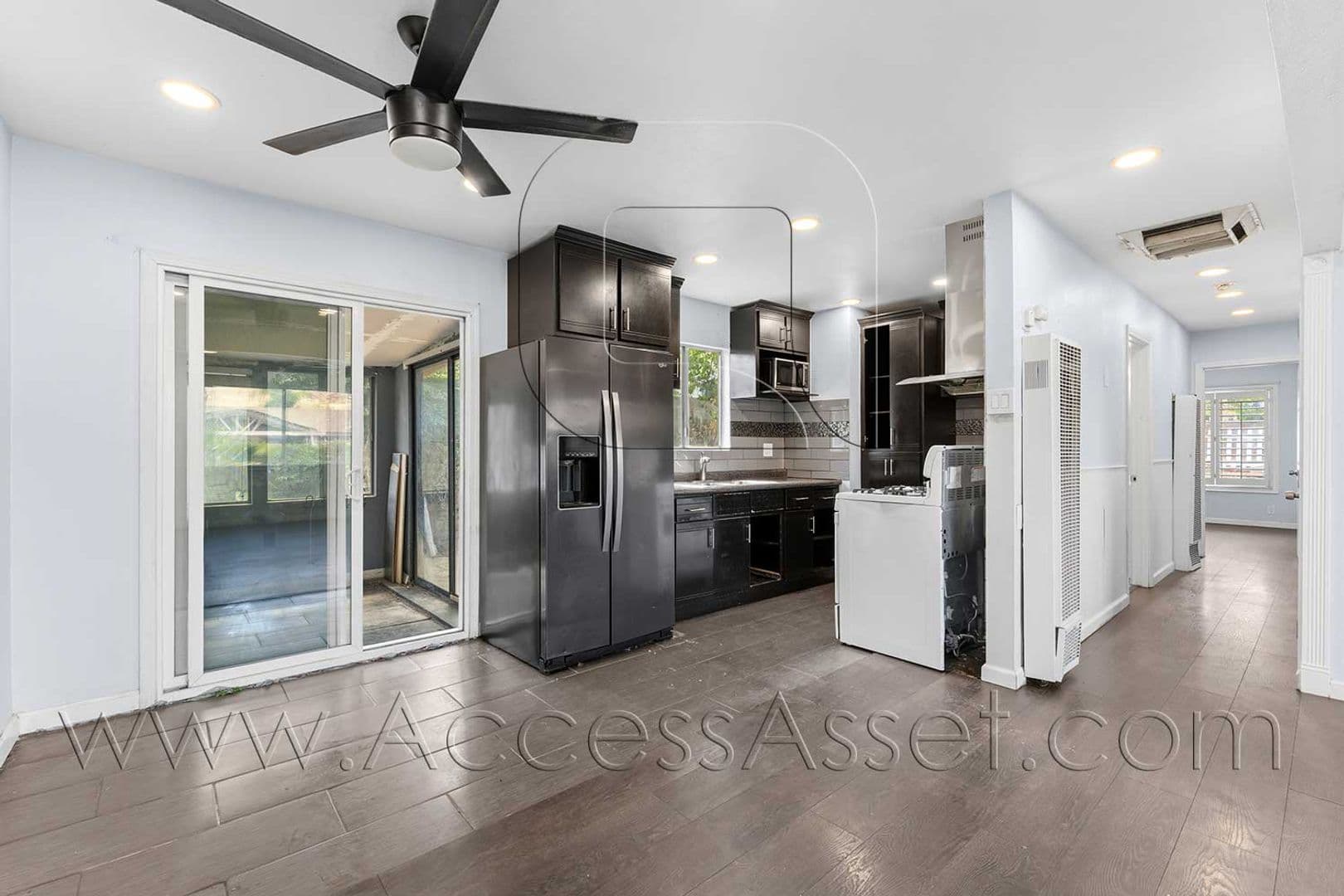 Lake Elsinore Apartment: 402 Davis St