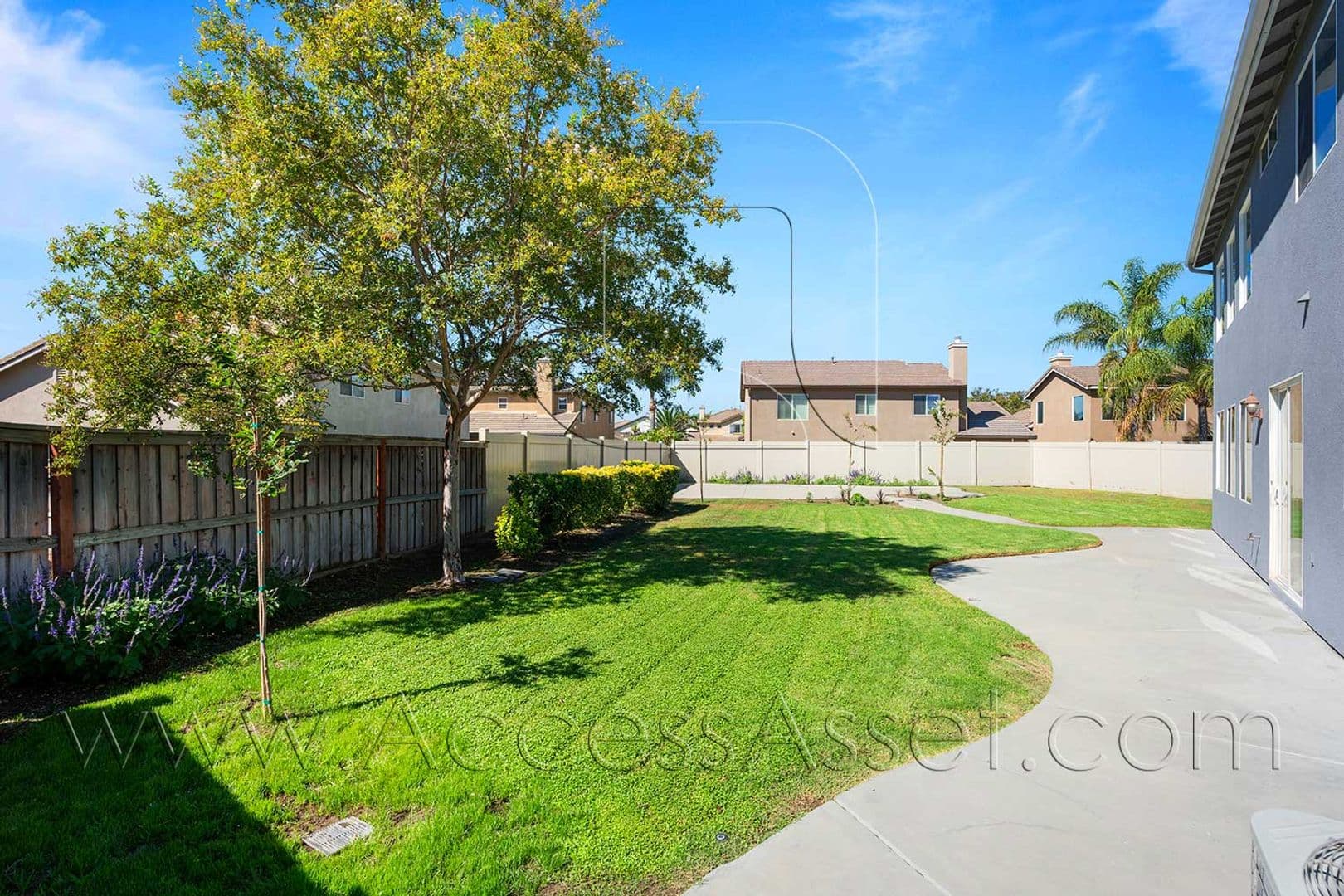 Eastvale House: 13555 Apricot Tree Ln