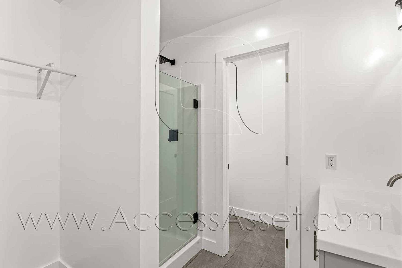 Riverside Apartment: 10946 Thrush Dr