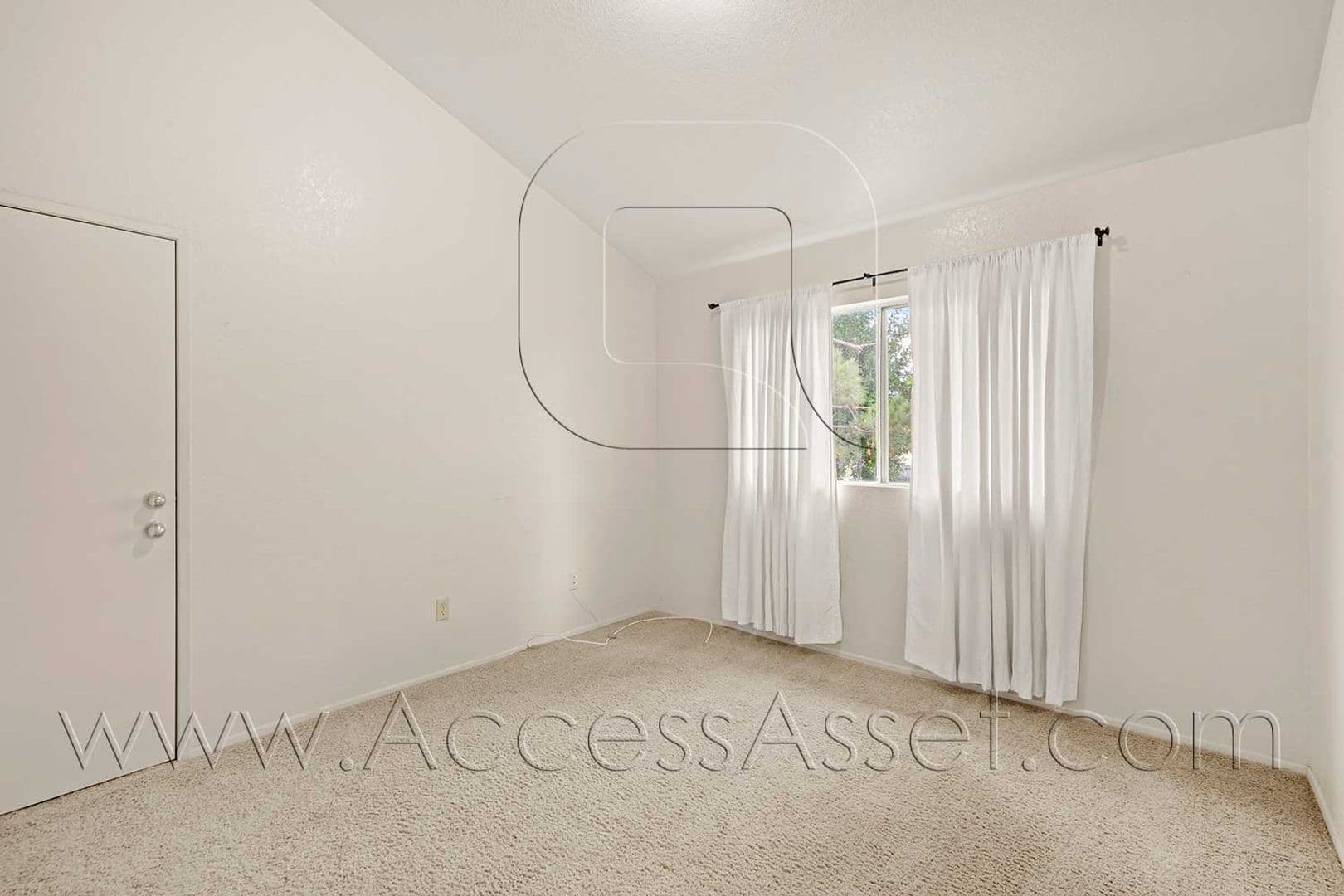 Lake Elsinore House: 619 Parkview Drive
