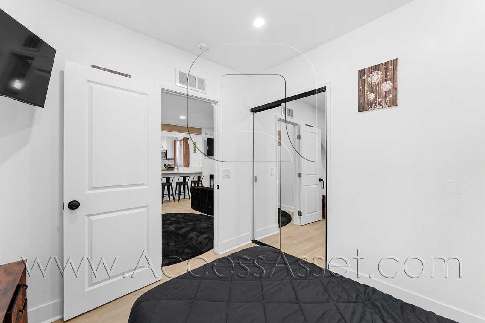 Riverside House: 434 Highland Ave