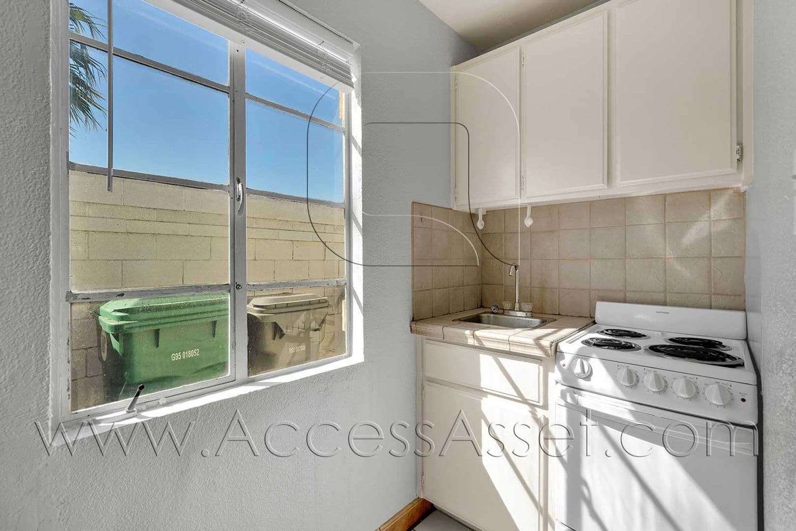 La Quinta Apartment: 78660 Ave. La Fonda