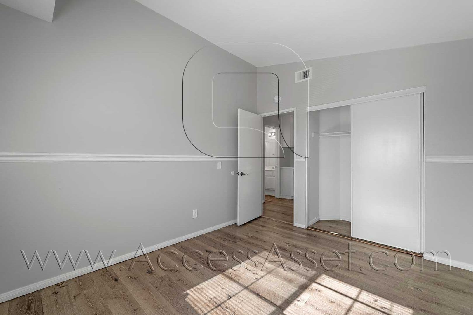 Perris House: 464 E Jarvis St