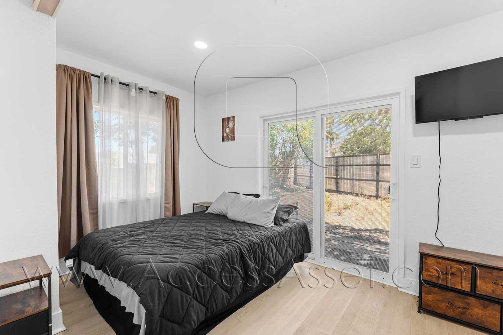 Riverside House: 434 Highland Ave