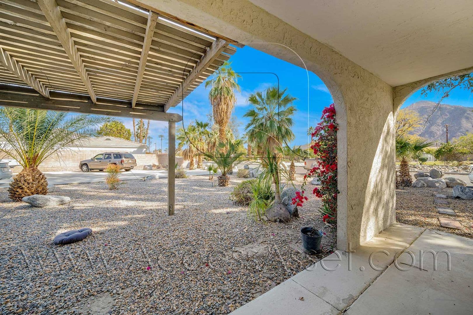 La Quinta Apartment: 78660 Ave. La Fonda