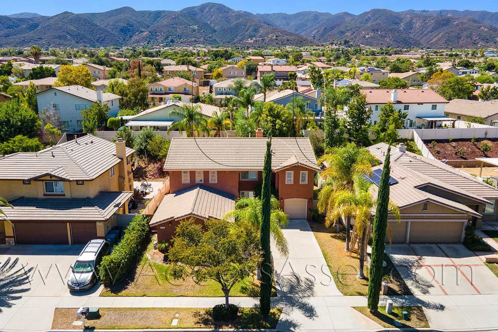 Corona House: 1358 Baldwin St