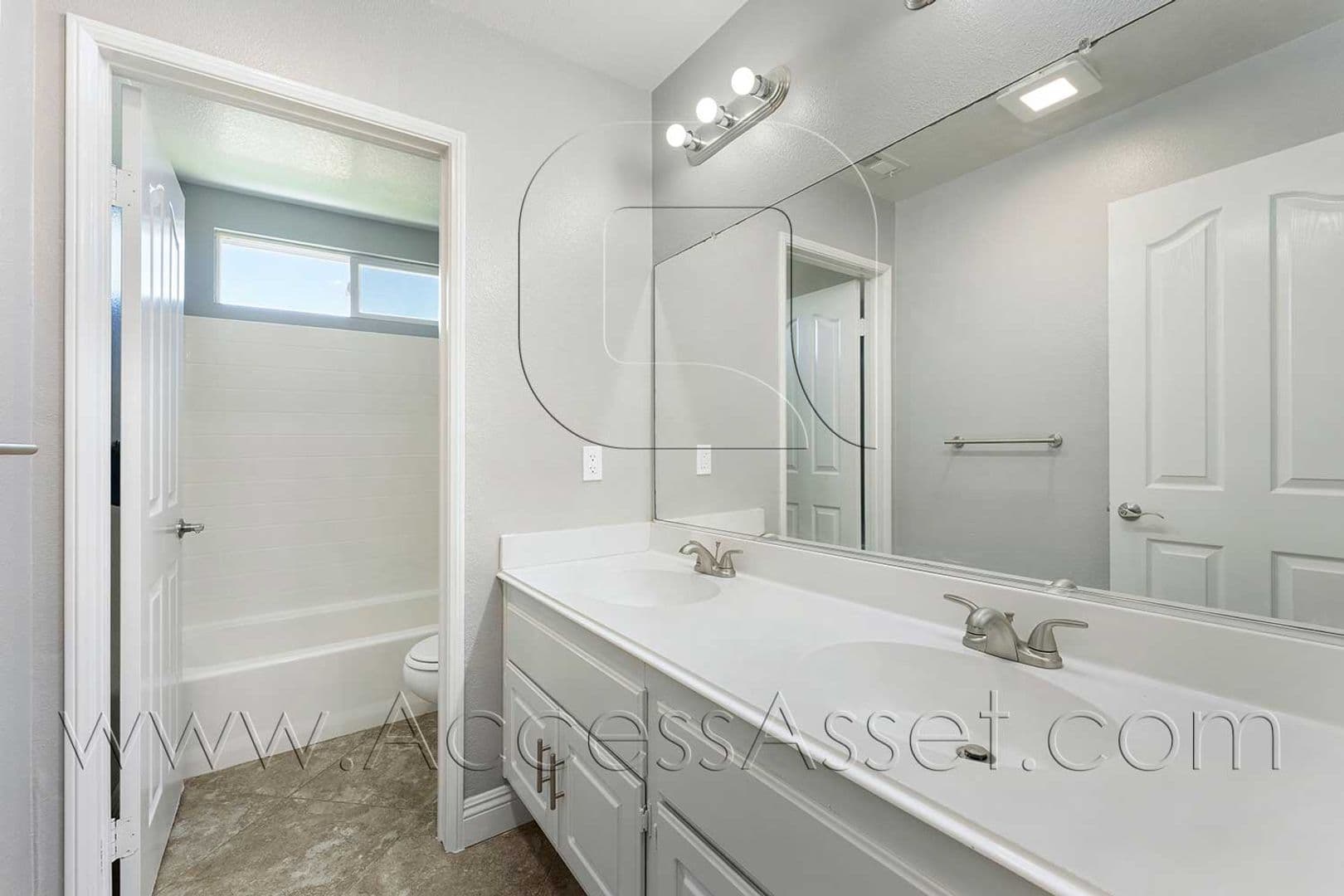 Eastvale House: 13555 Apricot Tree Ln