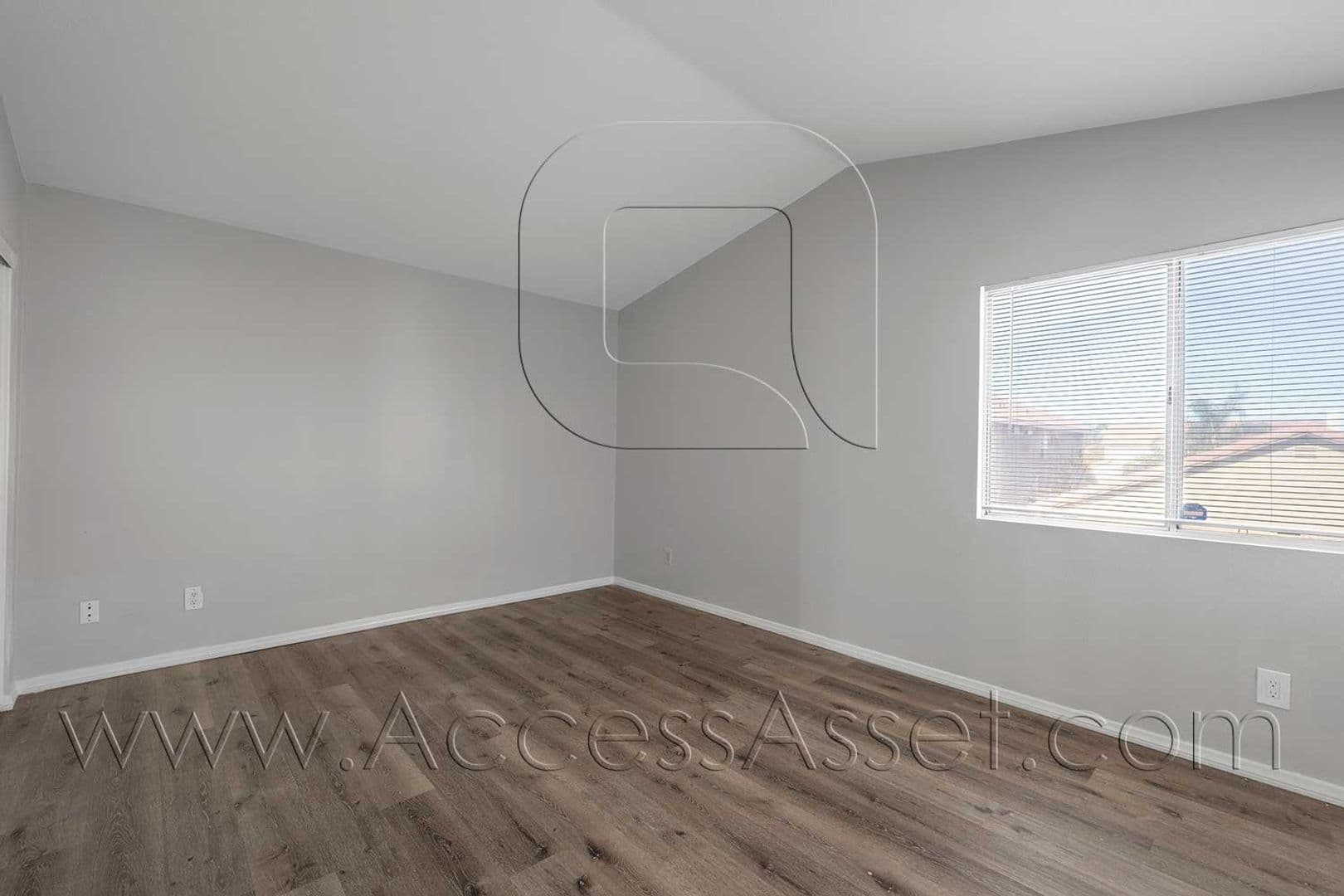 Perris House: 464 E Jarvis St