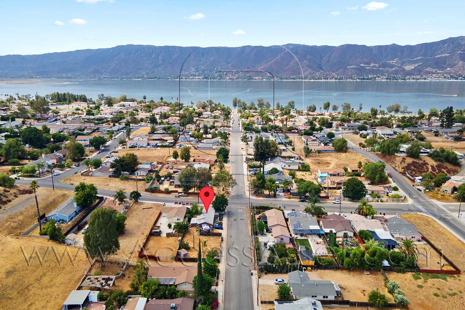 Lake Elsinore Apartment: 402 Davis St