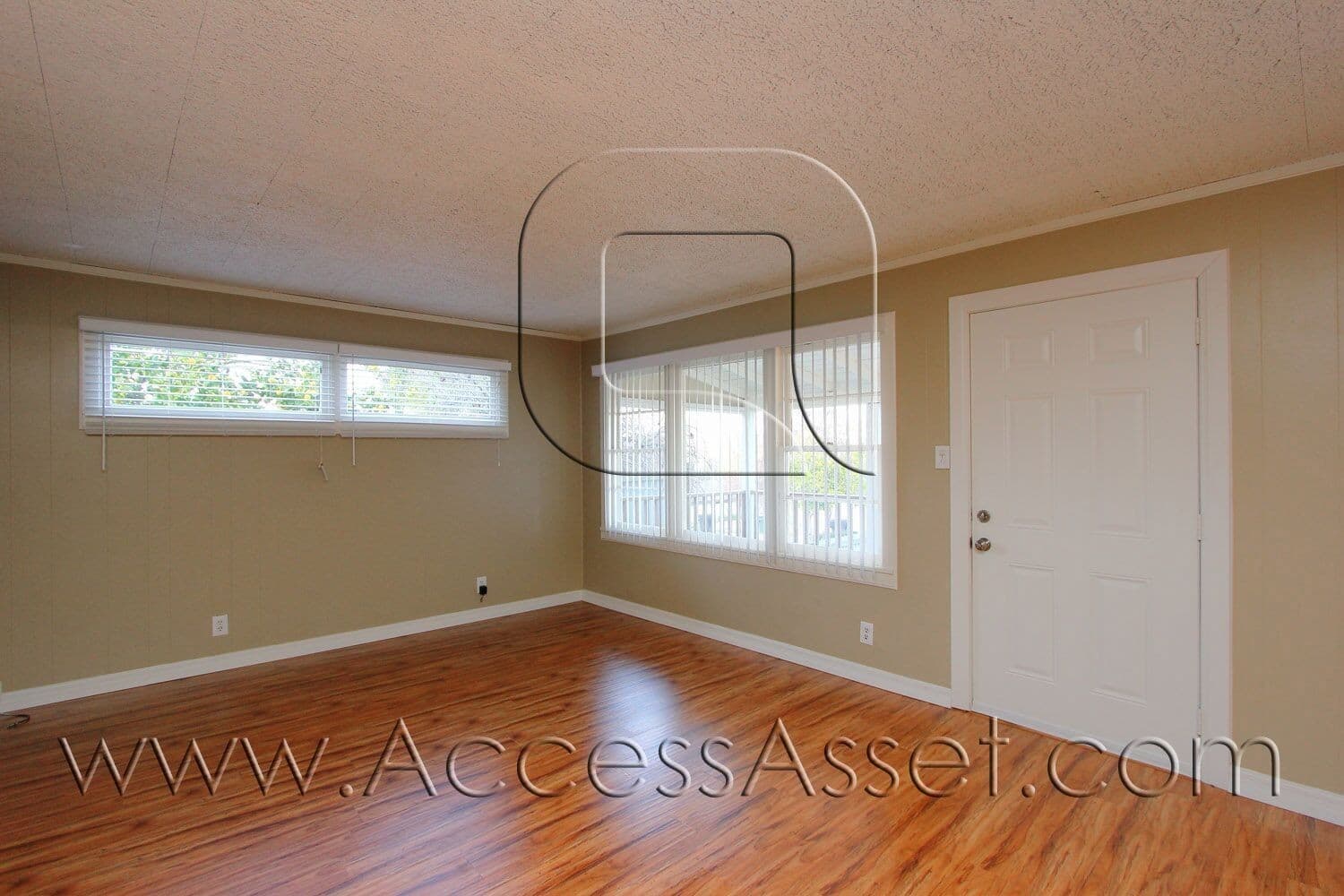Lake Elsinore House: 33243 Gillette St.