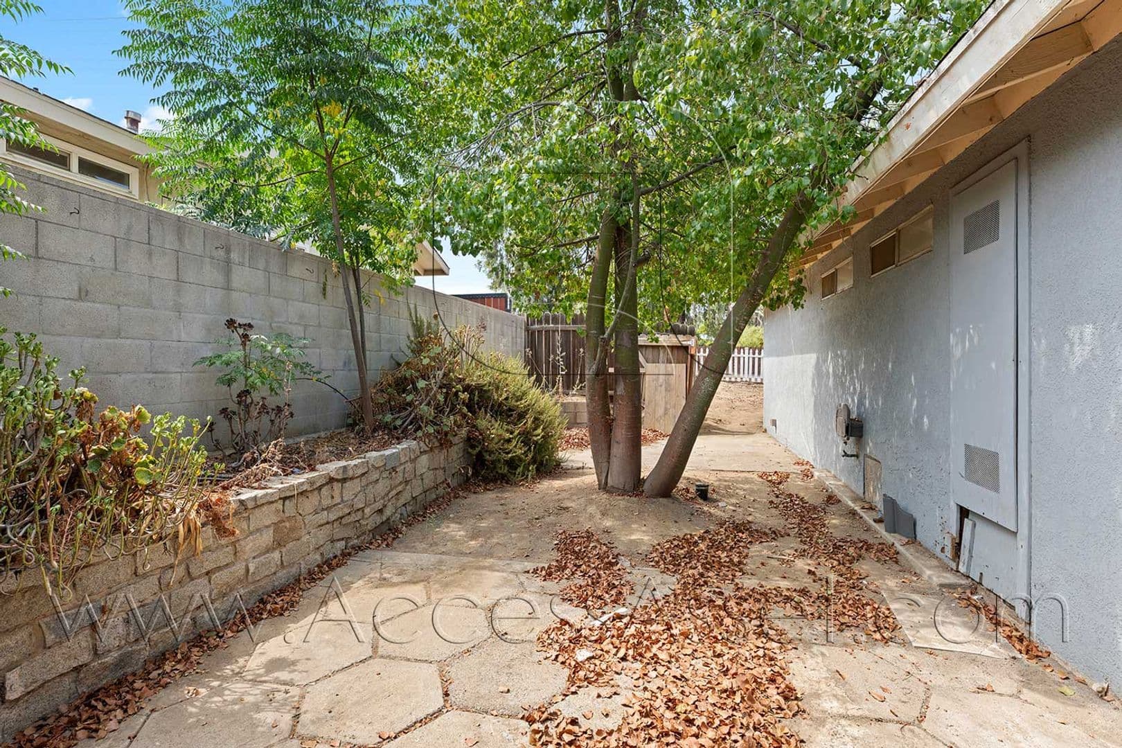 Lake Elsinore Apartment: 402 Davis St