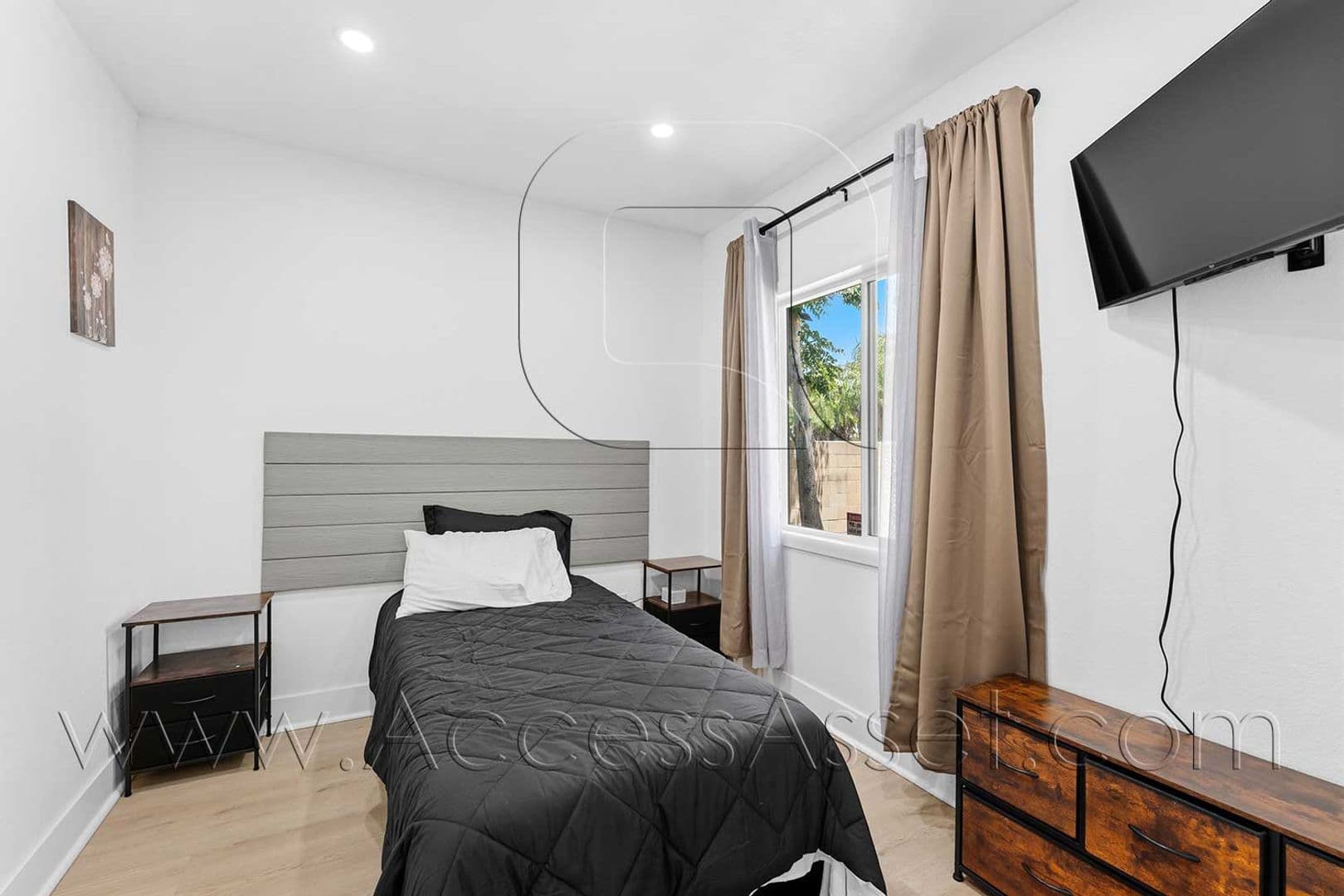 Riverside House: 434 Highland Ave