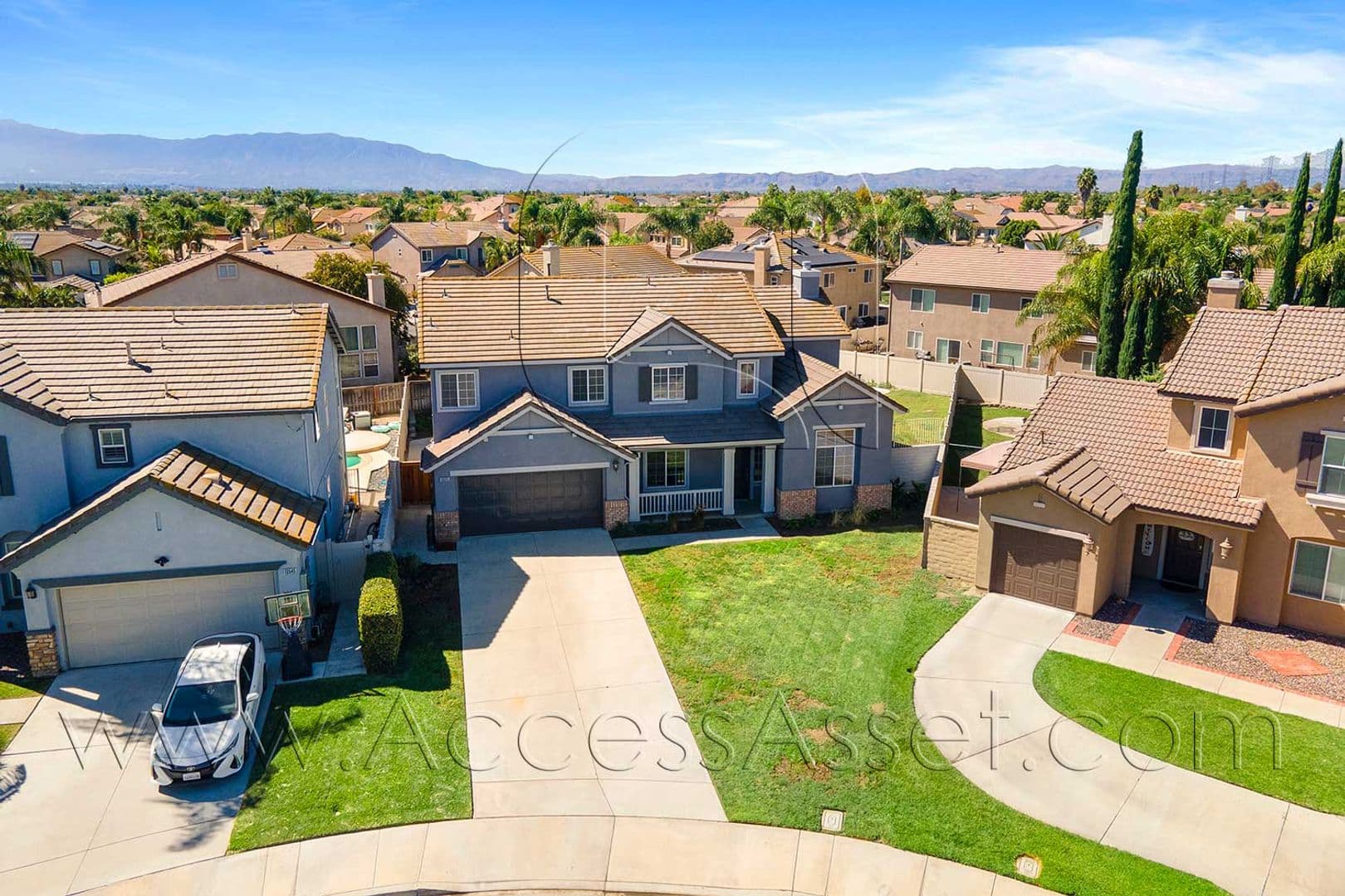 Eastvale House: 13555 Apricot Tree Ln