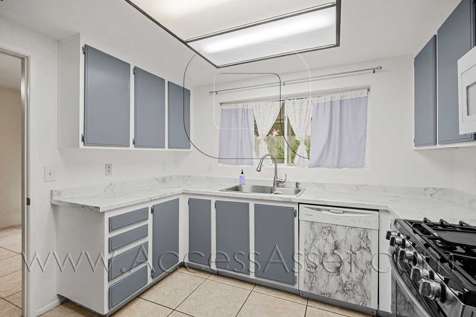 Lake Elsinore House: 619 Parkview Drive