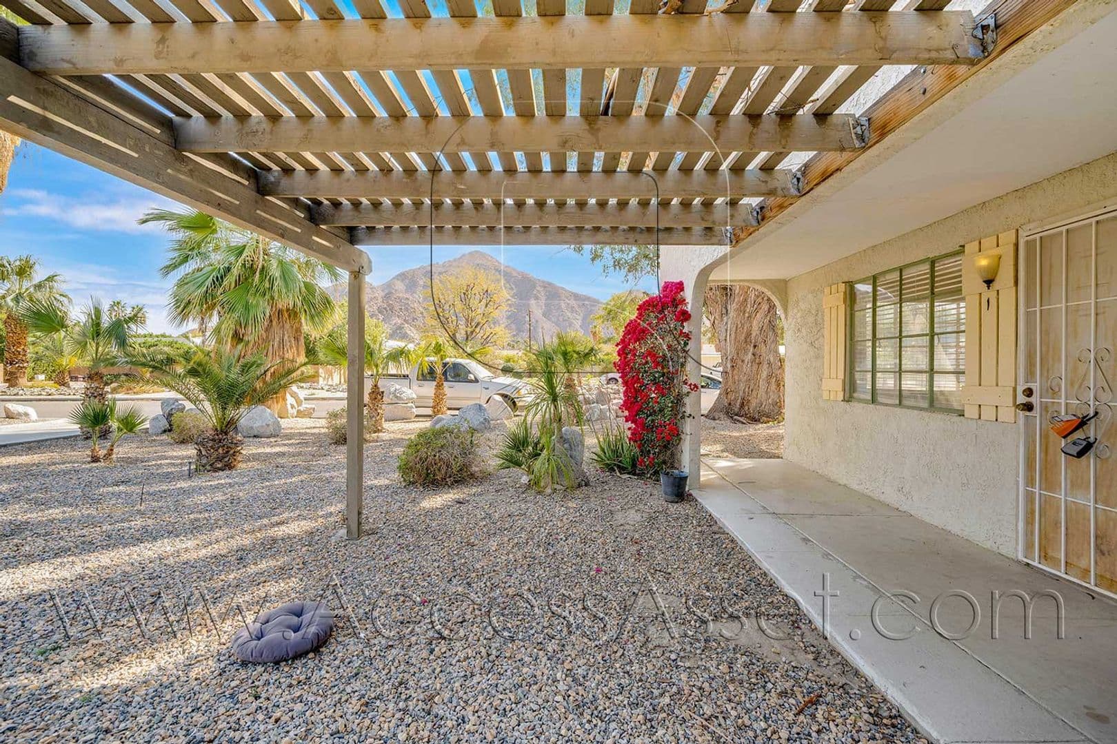La Quinta Apartment: 78660 Ave. La Fonda